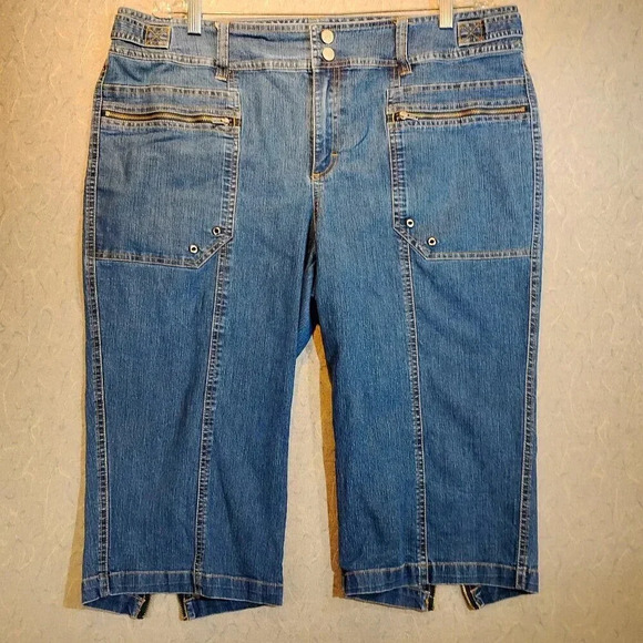B.U.M. Women's  Plus Stretch Denim Capri's in Size Plus 20 - Picture 1 of 13